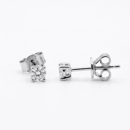 3mm round brilliance moissanite silver earring on the white background