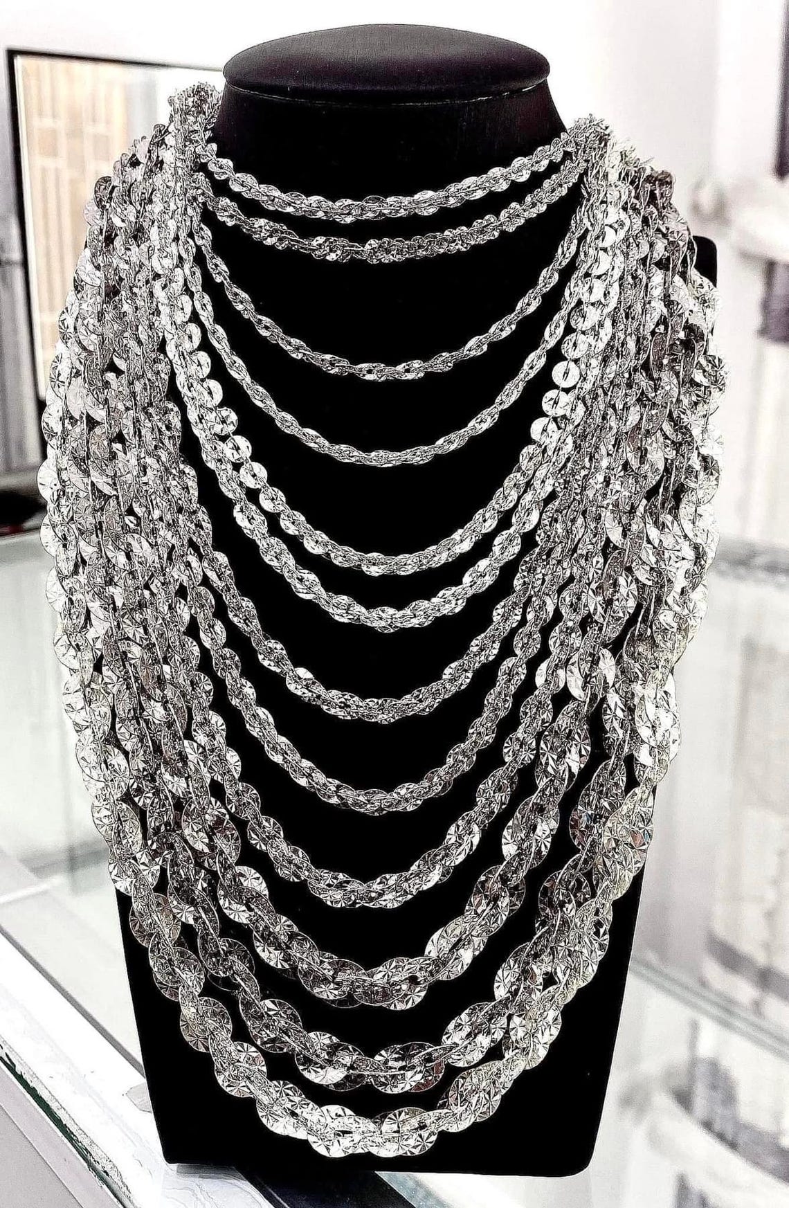 A beautiful firework special chain necklace