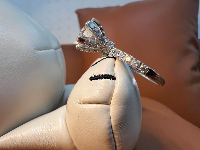 MY QUEEN 1.75-2.75ctw Moissanite Hight Setting Ring